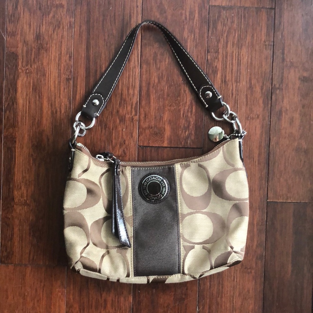 Coach Signature Purse!